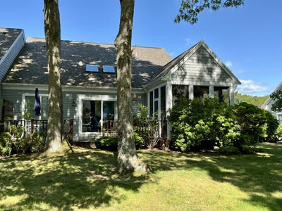 /international/us/3-mayfair-court-mashpee-ma-110100632775/