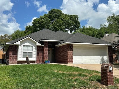/international/us/305-scenic-brook-street-brenham-tx-110106978255/