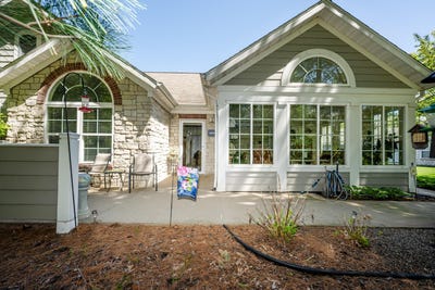 /international/us/2848-villa-lane-benton-harbor-mi-110107779518/