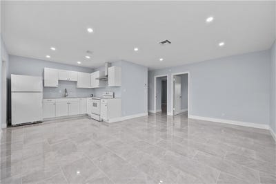 /international/us/260-nw-19th-street-boca-raton-fl-110107783651/