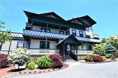 /international/us/35-chastellux-avenue-newport-ri-110101367661/