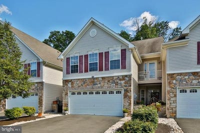 /international/us/28-sutton-court-pennington-nj-110108417763/