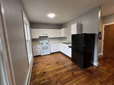 /international/us/10-depot-street-hinsdale-nh-110108736551/