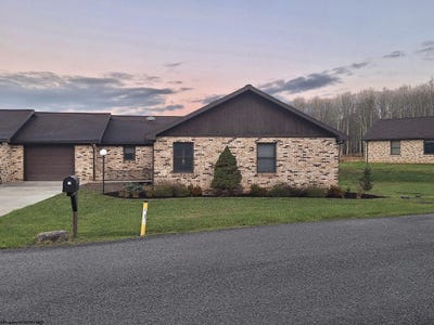 /international/us/411-pineview-drive-thomas-wv-110103208020/
