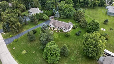/international/us/5701-n-ridge-view-drive-janesville-wi-110119600399/