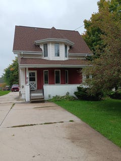 /international/us/812-fond-du-lac-street-mount-calvary-wi-110110379191/