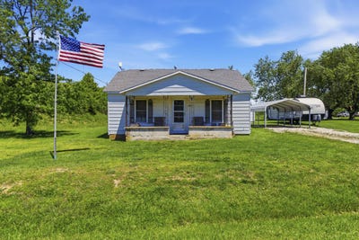 /international/us/867-e-main-street-fordland-mo-110107872570/