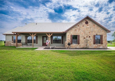 /international/us/851-877-county-road-455-coupland-tx-110105313043/