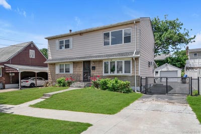 /international/us/2356-129th-street-college-point-ny-110108937709/