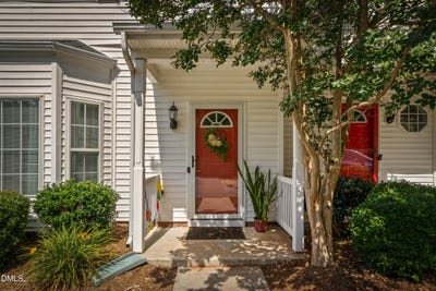 /international/us/215-pointe-crest-court-cary-nc-110108549609/