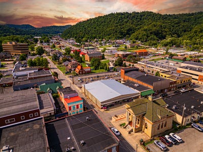 /international/us/188-west-court-street-prestonsburg-ky-110100929997/