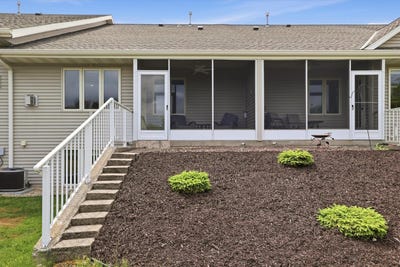 /international/us/970-oconomowoc-pkwy-oconomowoc-wi-110108740184/