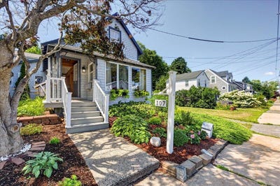 /international/us/107-ledgelawn-avenue-bar-harbor-me-110119578508/