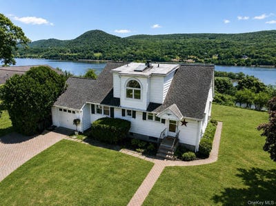 /international/us/2-drury-lane-highland-falls-ny-110108627269/
