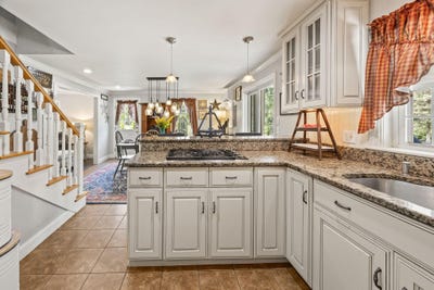 /international/us/324-church-street-west-barnstable-ma-110100255749/