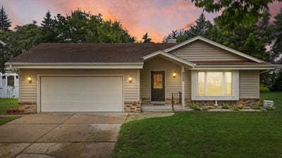 /international/us/8169-s-wilding-dr-oak-creek-wi-110120060880/