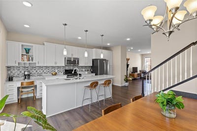 /international/us/4025-river-valley-way-eagan-mn-110099336648/