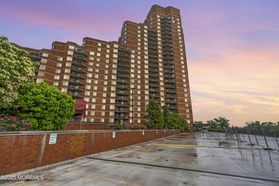 /international/us/2508-harmon-cove-tower-secaucus-nj-110100499817/