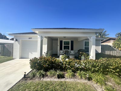 /international/us/2277-se-monroe-street-stuart-fl-110107307490/