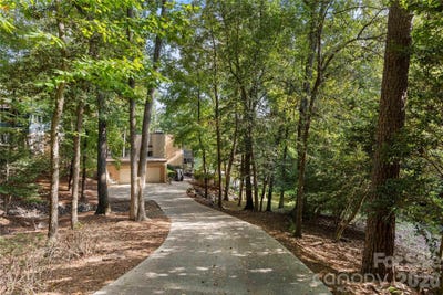 /international/us/131-whispering-pines-drive-clover-sc-110120498079/
