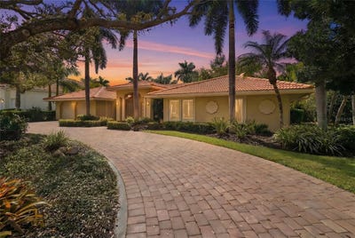 /international/us/218-robin-drive-sarasota-fl-110106255155/