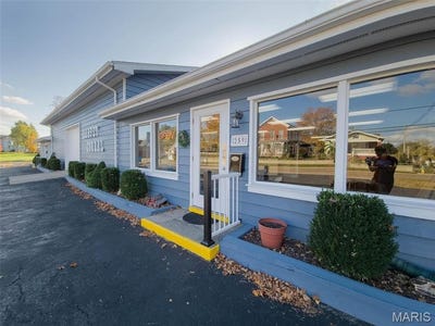 /international/us/259-n-market-st-sparta-il-110103318883/
