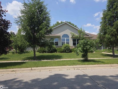 /international/us/1109-s-10th-place-clear-lake-ia-110097089945/