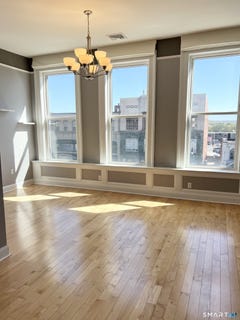 /international/us/353-main-street-middletown-ct-110107609726/