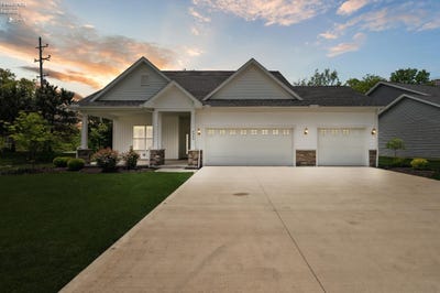 /international/us/4340-e-mckenna-lane-port-clinton-oh-110099035710/