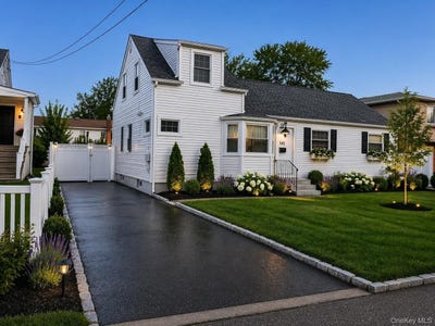 /international/us/10-mckinley-lindenhurst-ny-110107317143/