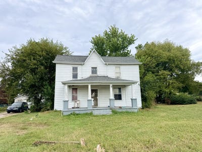 /international/us/2629-e-division-street-springfield-mo-110110362233/