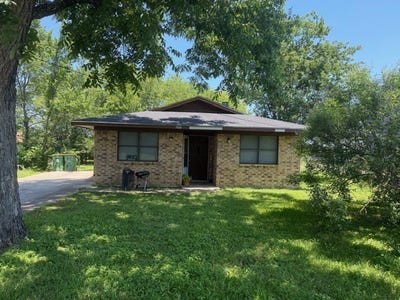 /international/us/205-e-sabine-street-groesbeck-tx-110108685227/