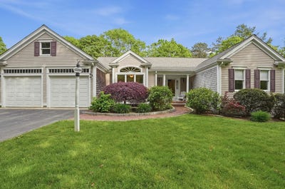 /international/us/51-falling-leaf-lane-osterville-ma-110108536274/