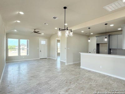 /international/us/136-camino-verde-ct-la-vernia-tx-110098936056/