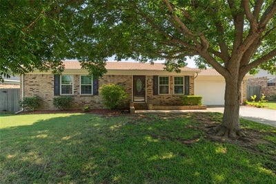 /international/us/828-hollow-creek-road-burleson-tx-110101437117/?lang=en