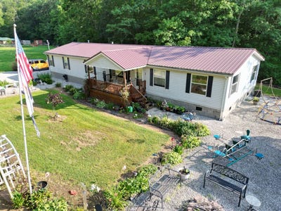 /international/us/4362-charleston-road-gandeeville-wv-110098774352/