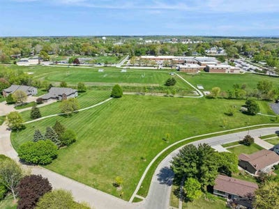 /international/us/lot-2-18th-ave-coralville-ia-110106842024/