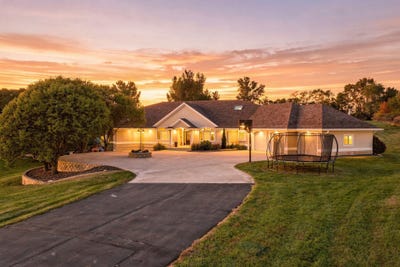 /international/us/4701-derocher-path-sioux-city-ia-110120556423/