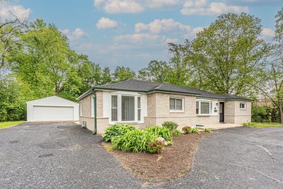 /international/us/1055-n-bluebonnet-lane-hoffman-estates-il-110108346160/
