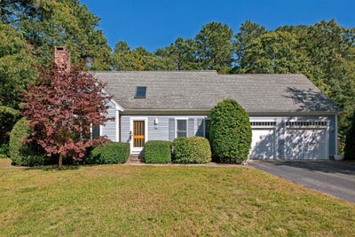 /international/us/65-maple-lane-brewster-ma-110120587084/
