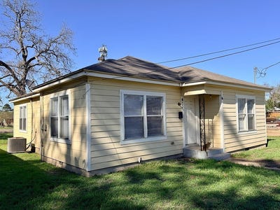 /international/us/500-w-third-st-brenham-tx-110106478331/