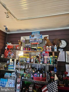 /international/us/135-lora-drive-woodstock-va-110120499289/