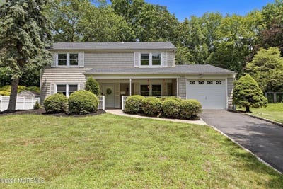 /international/us/140-idlebrook-lane-aberdeen-nj-110100676547/