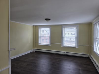 /international/us/5-central-square-troy-nh-110106923582/
