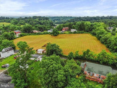 /international/us/potato-hill-street-hedgesville-wv-110100356813/