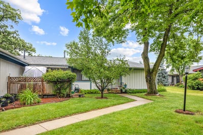 /international/us/907-royal-drive-mchenry-il-110108824538/