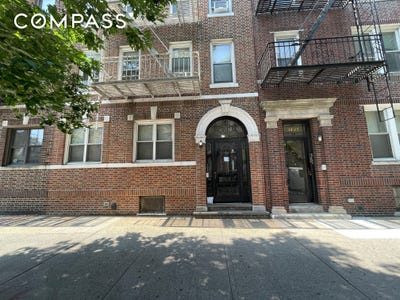 /international/us/31-74-33rd-street-queens-ny-110102257456/