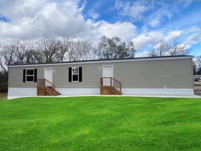 /international/us/1085-spring-bay-rd-east-peoria-il-110107895755/