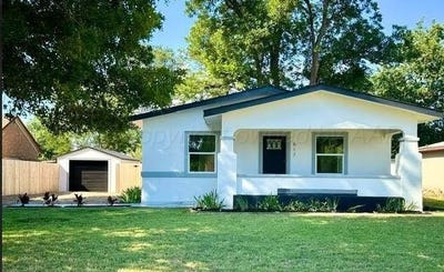/international/us/617-w-6th-street-clarendon-tx-110107841386/
