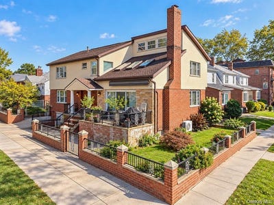 /international/us/40-45-193rd-street-flushing-ny-110120805111/